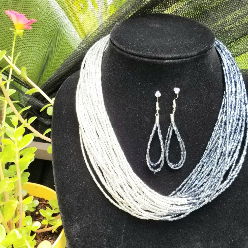 Beautiful Cascade of Gray & Black Gun Metal Sea Beads - Picture 2 of 7